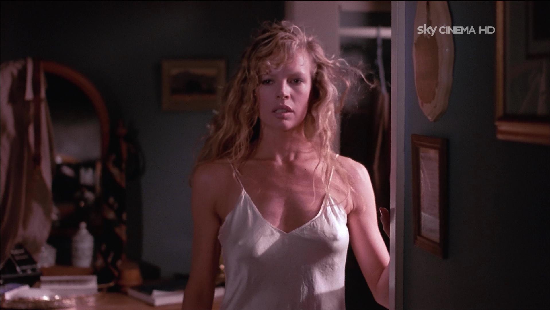 Kim Basinger sexy - My Stepmother is an Alien (1988)