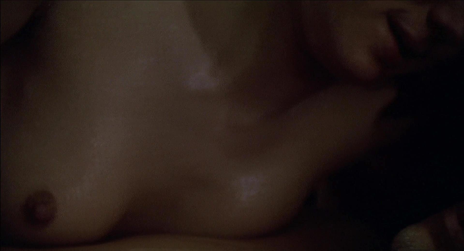 Elizabeth McGovern nude, Ellen Barkin sexy - Johnny Handsome (1989)