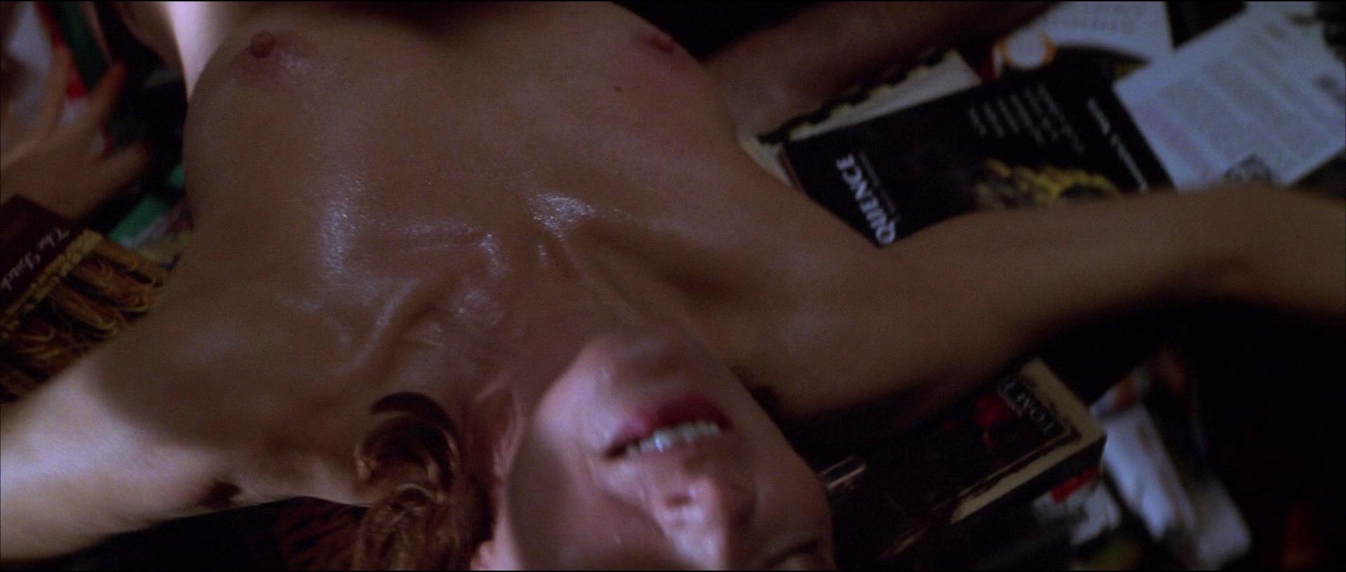 Rene Russo nude - The Thomas Crown Affair (1999)
