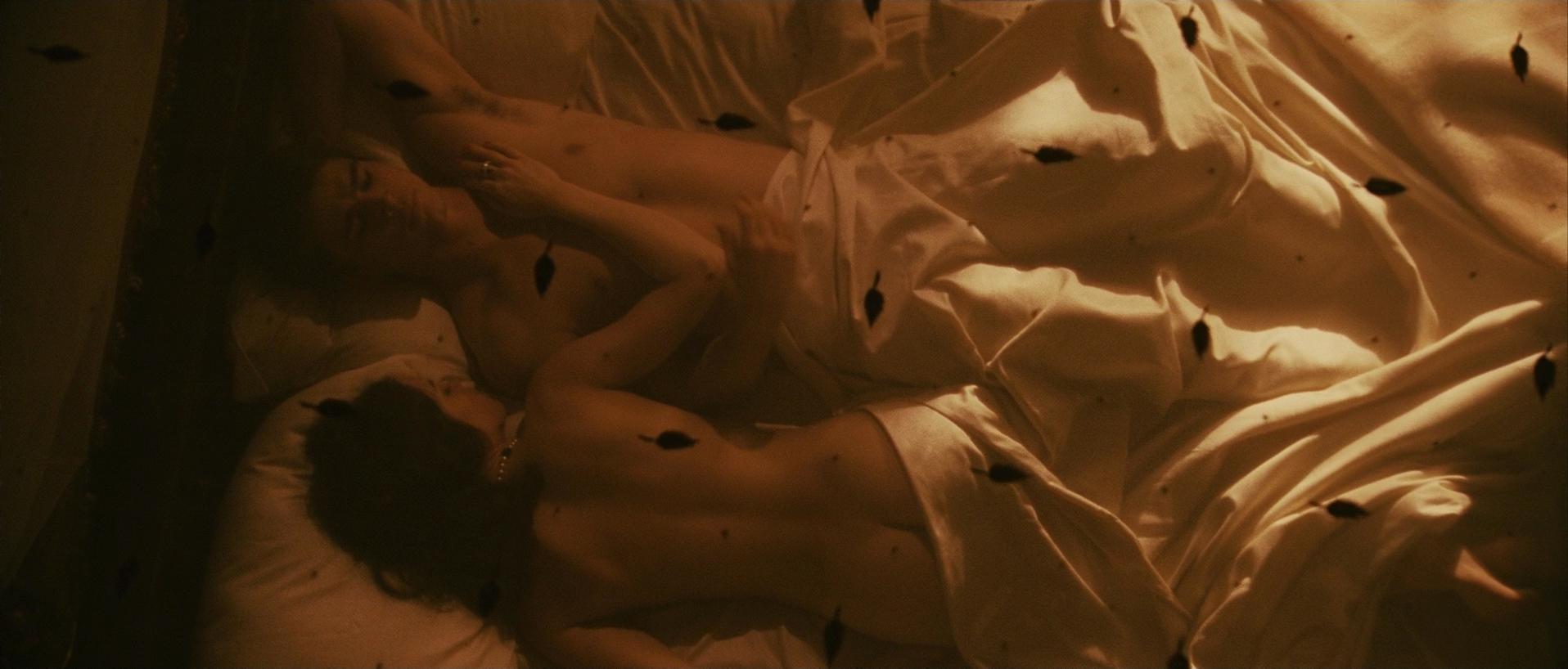 Hilary Swank nude - The Black Dahlia (2006)