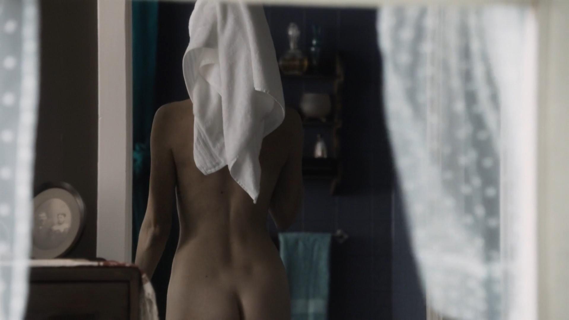 Carole Weyers nude, Rachel Brosnahan nude, Alexia Fast nude - Manhattan s01-02 (2014)
