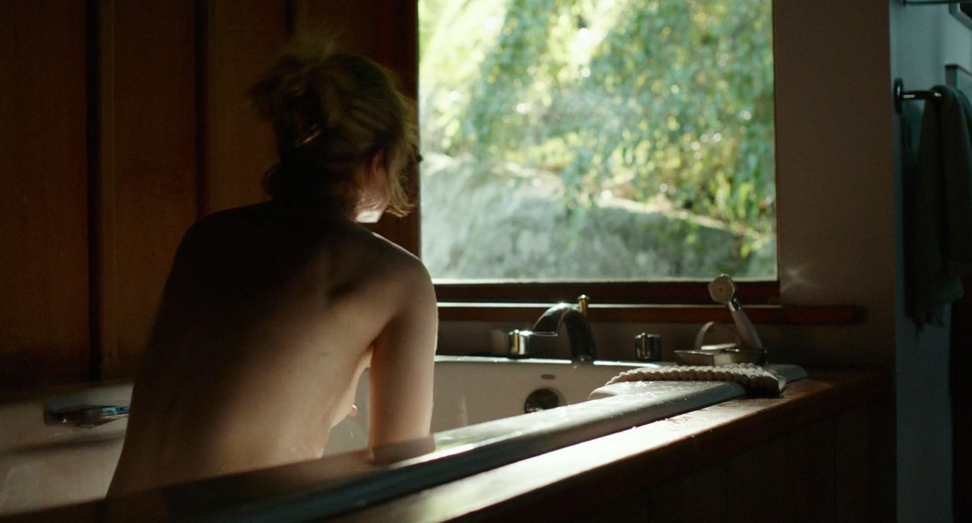 Evan Rachel Wood nude - Into the Forest (2015)