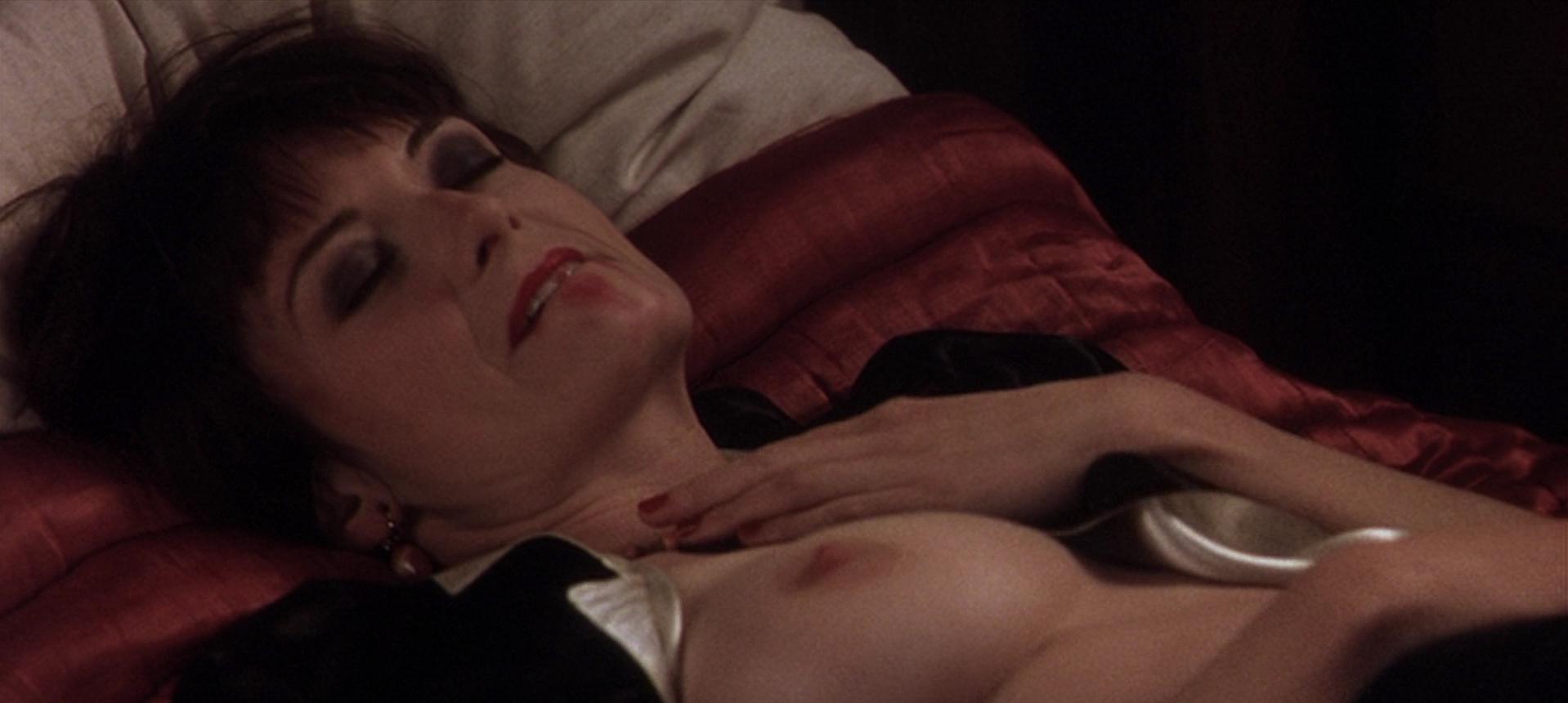 Catherine McCormack nude - Shadow of the Vampire (2000)