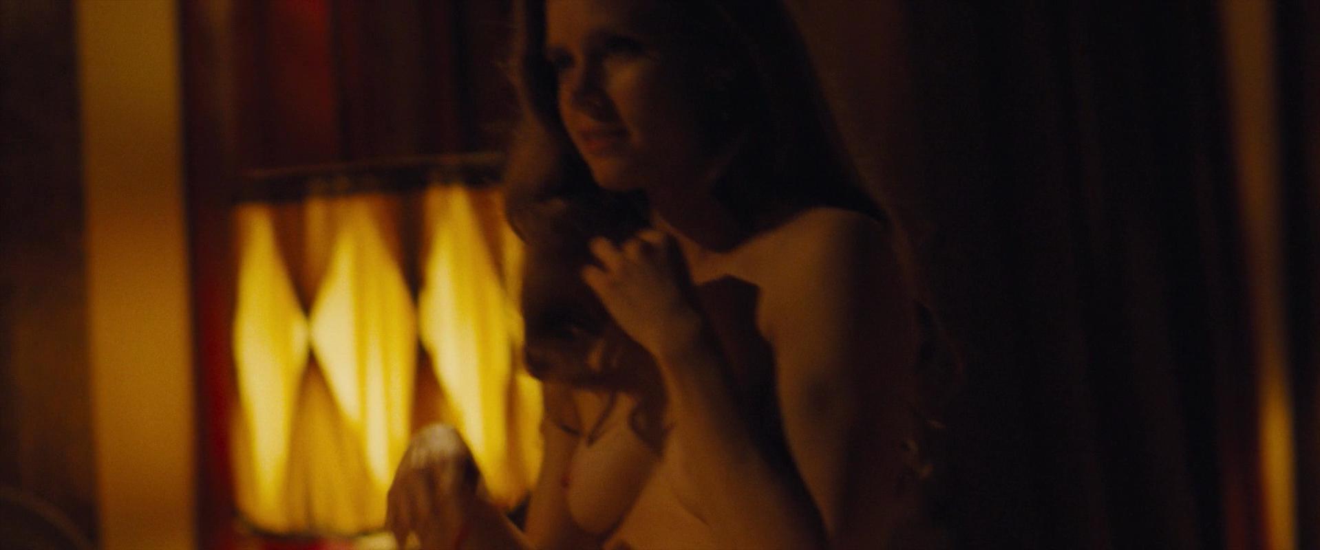 Amy Adams nude - American Hustle (2013)