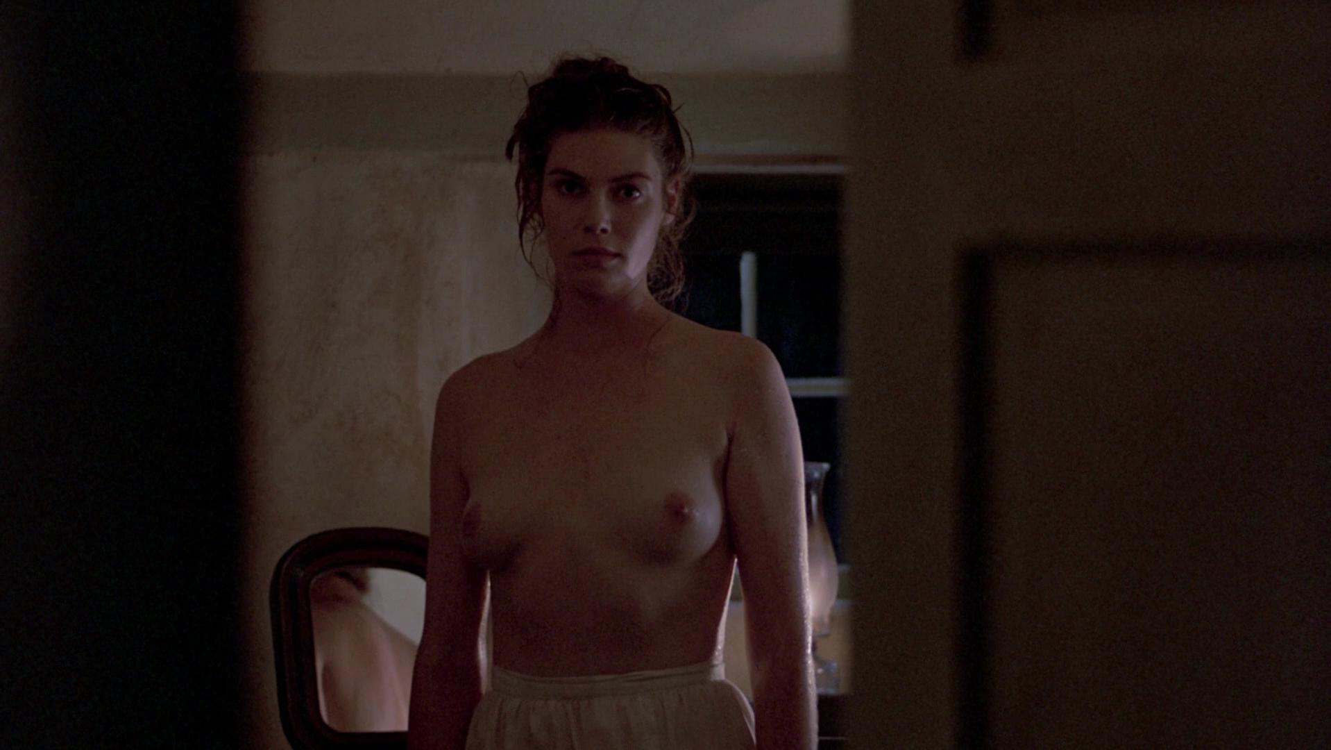 Kelly McGillis nude - Witness (1985)