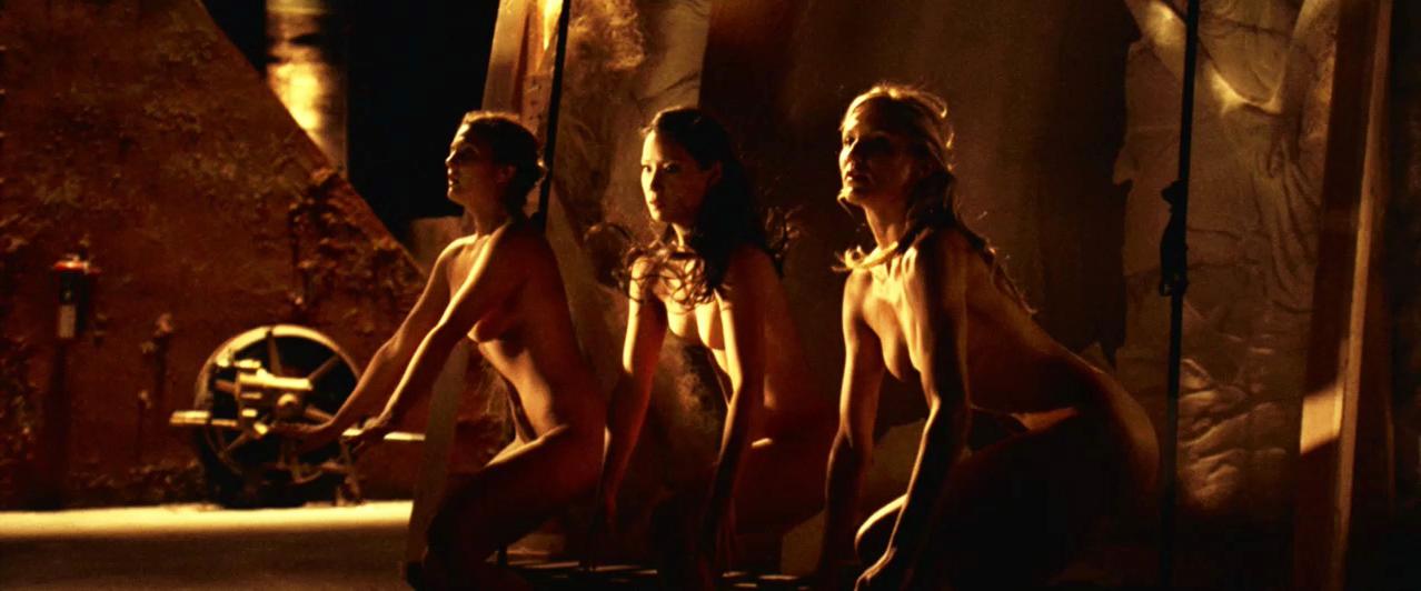 Demi Moore sexy, Cameron Diaz sexy, Drew Barrymore sexy, Lucy Liu sexy - Charlie's Angels 2 (2003)