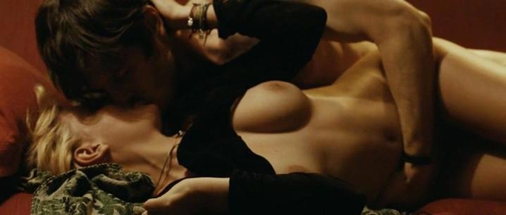 Asia Argento sexy, Miriam Giovanelli nude - Drifters (2011)