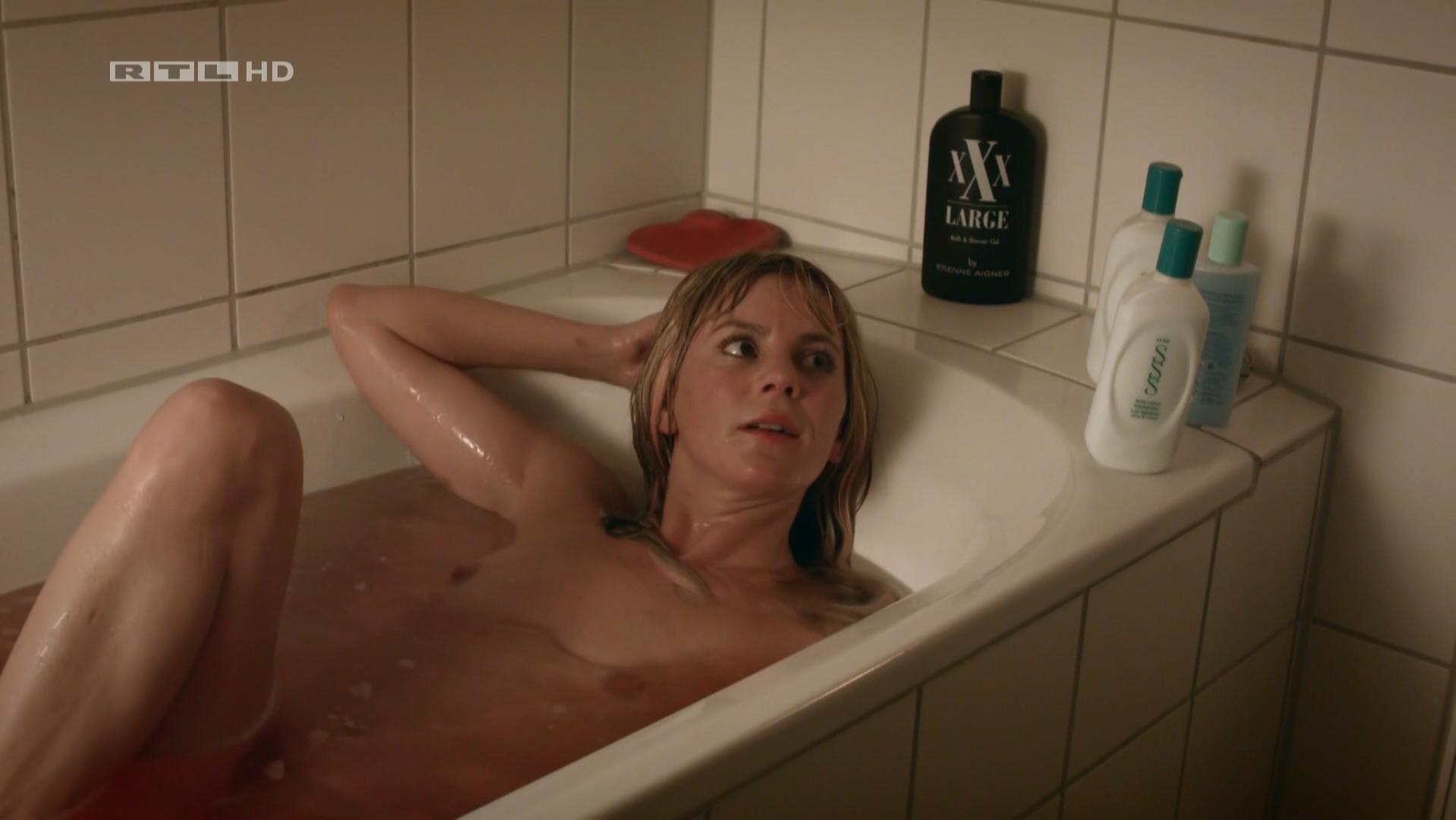 Luise Baehr nude - Manner! Alles auf Anfang s01e05 (2015)