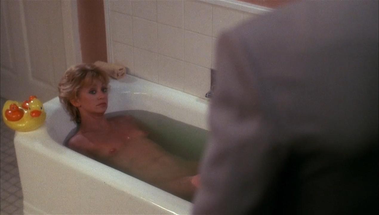 Goldie Hawn nude - Wildcats (1986)