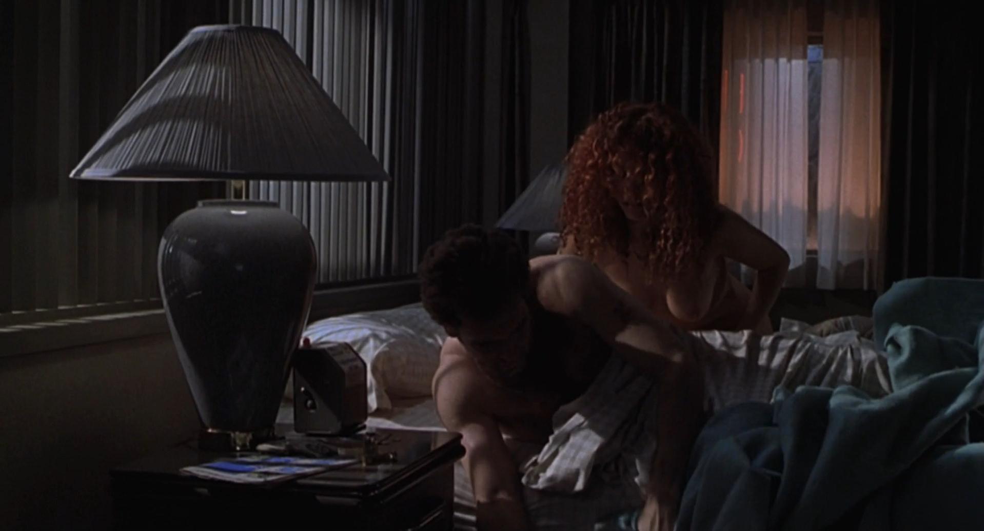 Maria Bello nude, Amanda Kravat nude - Duets (2000)