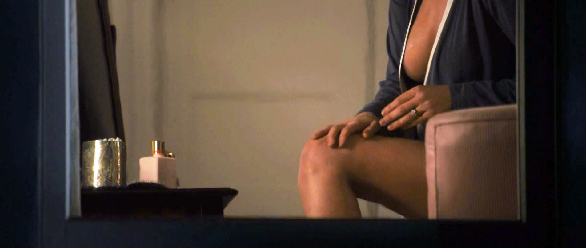 Jennifer Garner sexy - Wakefield (2016)