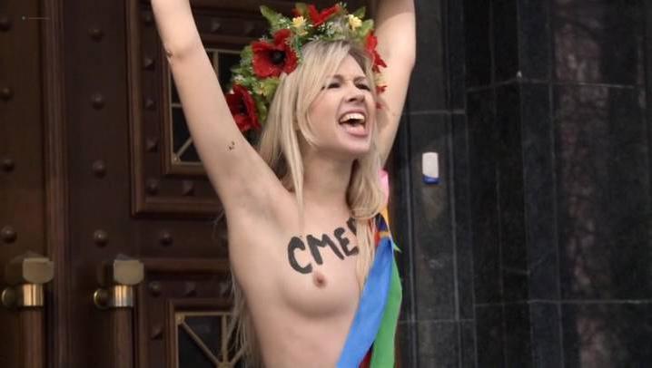 Inna Shevchenko nude, Sasha Shevchenko nude, Oksana Shachko nude - Je suis Femen (2014)