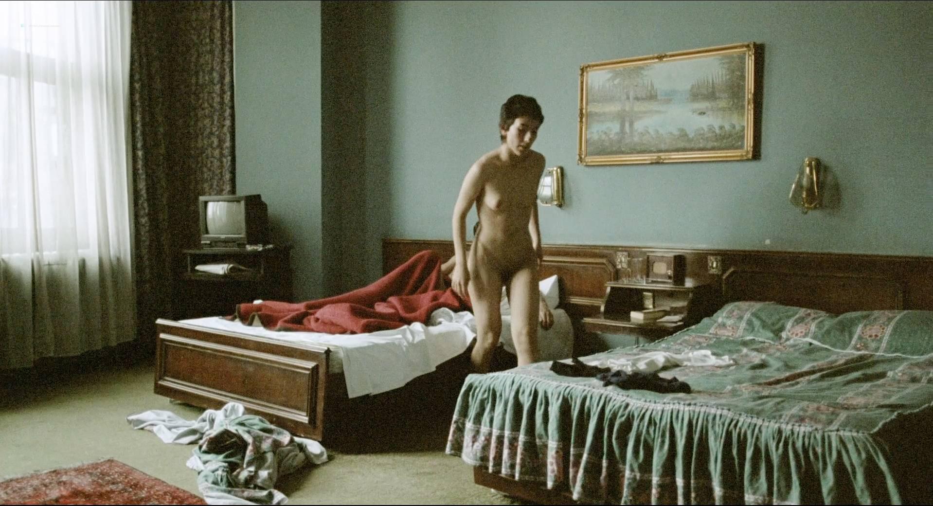 Sibel Kekilli nude, Catrin Striebeck nude - Gegen die Wand (2004)