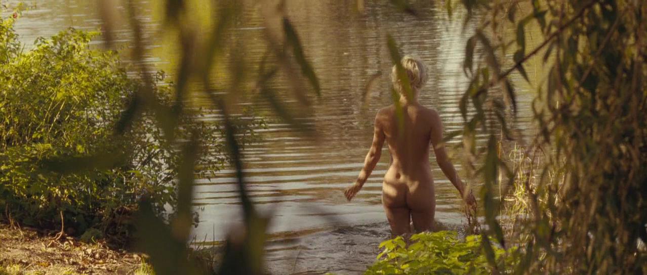 Michelle Williams nude - My Week With Marilyn (2011)