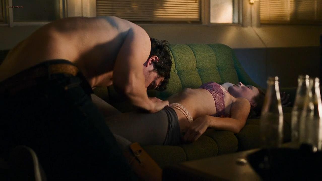 Rooney Mara sexy - Tanner Hall (2009)