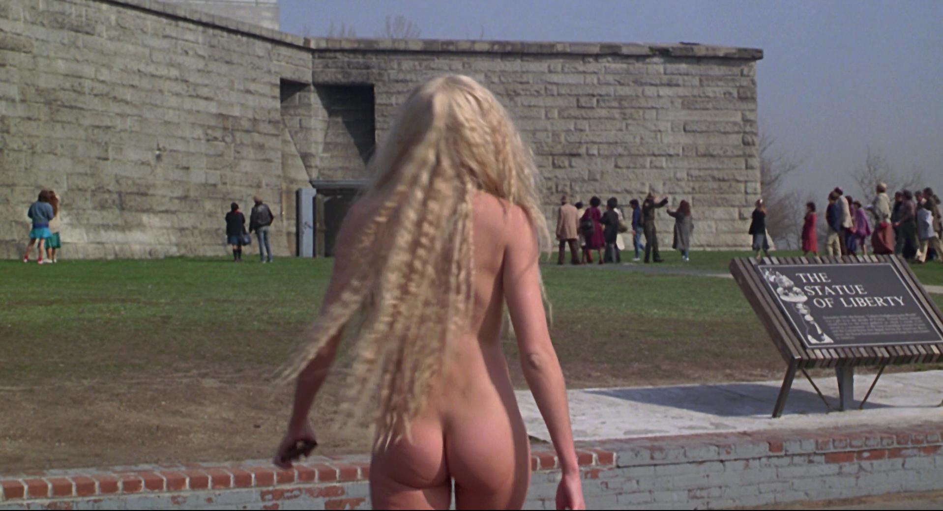 Daryl Hannah nude - Splash (1984)