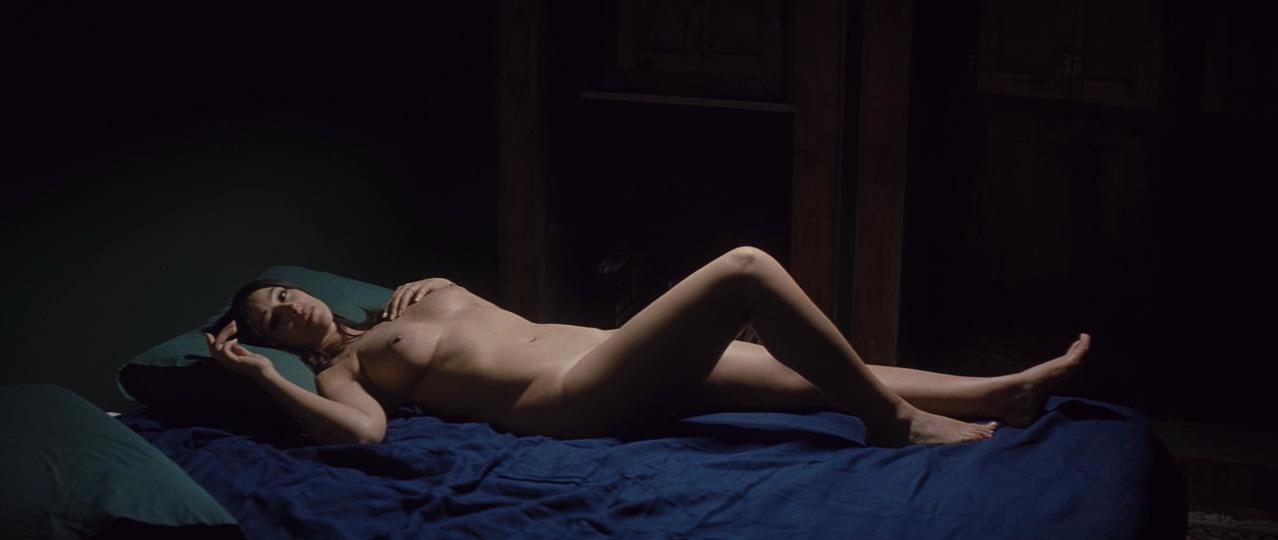 Monica Bellucci nude - A Burning Hot Summer (2011)