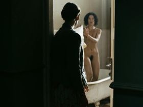 Magdalena Boczarska nude, Julia Pogrebinska nude - W ukryciu (2013)