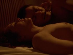 Deirdre Lovejoy nude - The Wire s01e03 (2002)