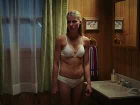 Lexi Atkins sexy - Zombeavers (2014)