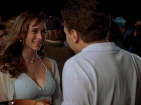 Jennifer Love Hewitt sexy, Sarah Michelle Gellar sexy - I Know What You Did Last Summer (1997)