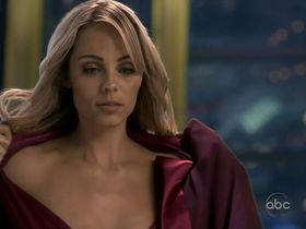 Laura Vandervoort sexy - V s02e10 (2010)