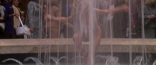 Farrah Fawcett nude - Dr. T and the Women (2000)