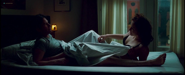 Vera Farmiga sexy - Henry's Crime (2010)