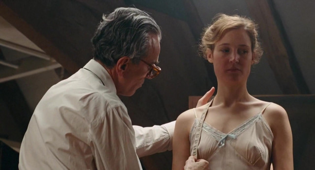 Vicky Krieps sexy - Phantom Thread (2017)