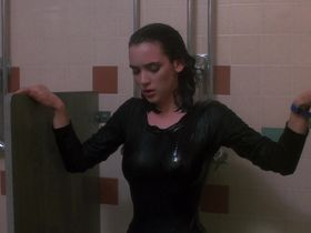 Winona Ryder sexy - Heathers (1988)