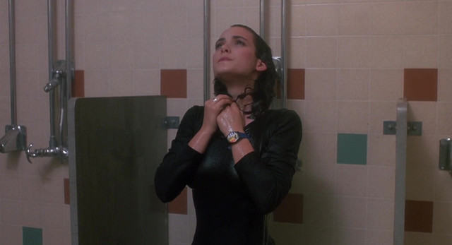 Winona Ryder sexy - Heathers (1988)