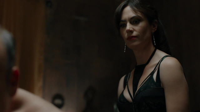 Maggie Siff sexy - Billions S03E01 (2018)