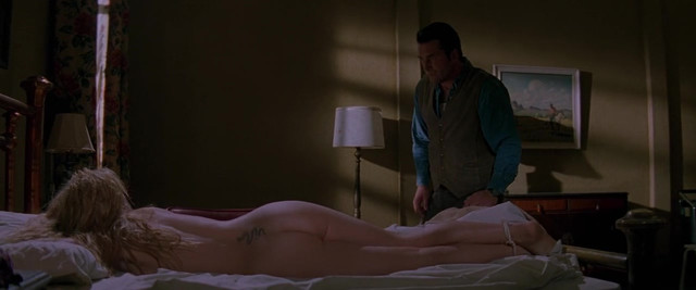 Sheryl Lee nude - Vampires (1998)