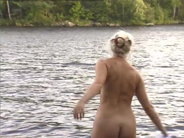 Merja Larivaara nude - Kiimaiset Poliisit S01E03 (1993)