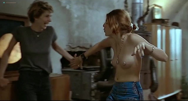 Alexia Stresi nude, Lou Doillon nude, Elise Perrier nude - Trop (peu) d'amour (1998)