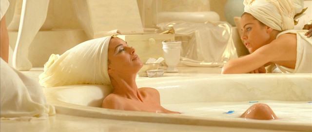 Monica Bellucci nude - Asterix & Obelix: Mission Cleopatra (2002)