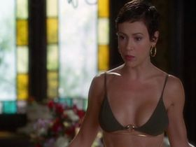 Alyssa Milano sexy - Charmed s06 (2003)