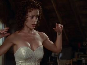 Alyssa Milano sexy - Charmed s05e03-23 (2002)