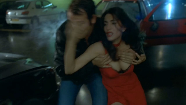 Caterina Murino sexy - L'amour aux trousses (2005)