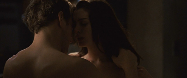 Anne Hathaway sexy - Passengers (2008)