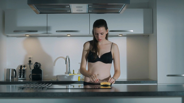 Gaite Jansen nude - De 12 Van Oldenheim s01e02-03 (2018)