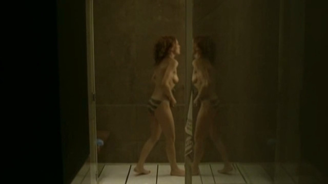 Beata Kawka nude - Jasne blekitne okna (2007)