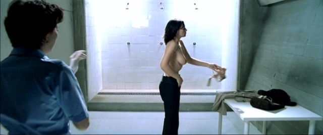 Monica Bellucci nude – Agents secrets (2004)