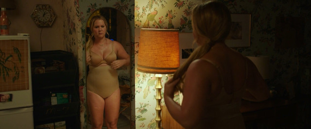 Amy Schumer sexy - I Feel Pretty (2018)