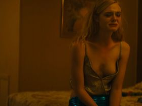 Elle Fanning sexy - Galveston (2018)