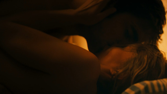 Emilie De Ravin sexy - Remember Me (2010)