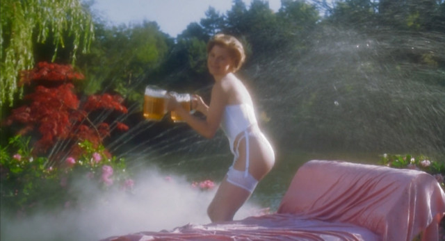 Julie Bowen sexy - Happy Gilmore (1996)