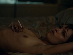 Jody Balfour nude - Rellik s01e05 (2017)