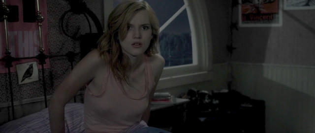 Bella Thorne sexy - Amityville The Awakening (2017)