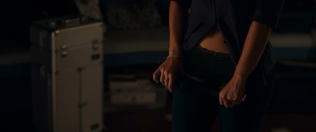 Gina Rodriguez sexy - Miss Bala (2019)